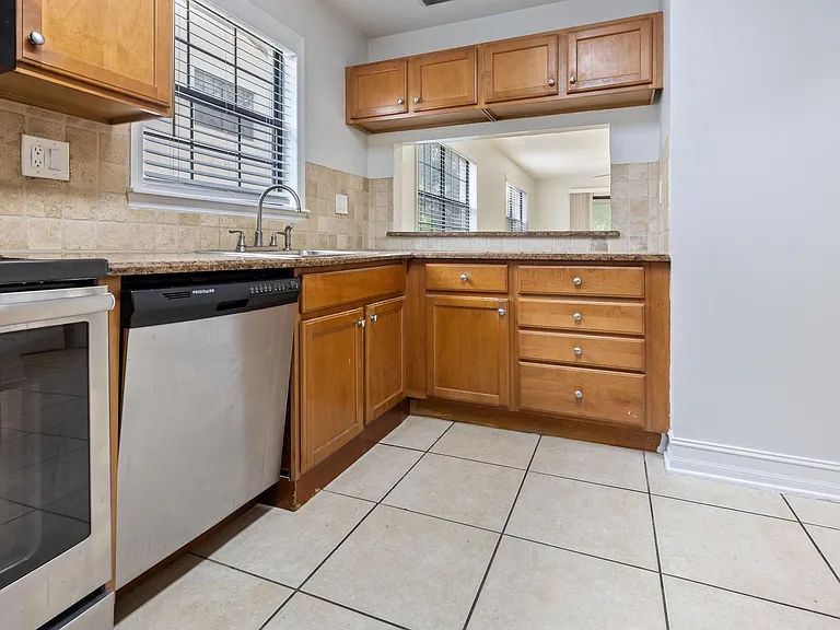 5236 Treetops Dr #L-104 — Photo 10
