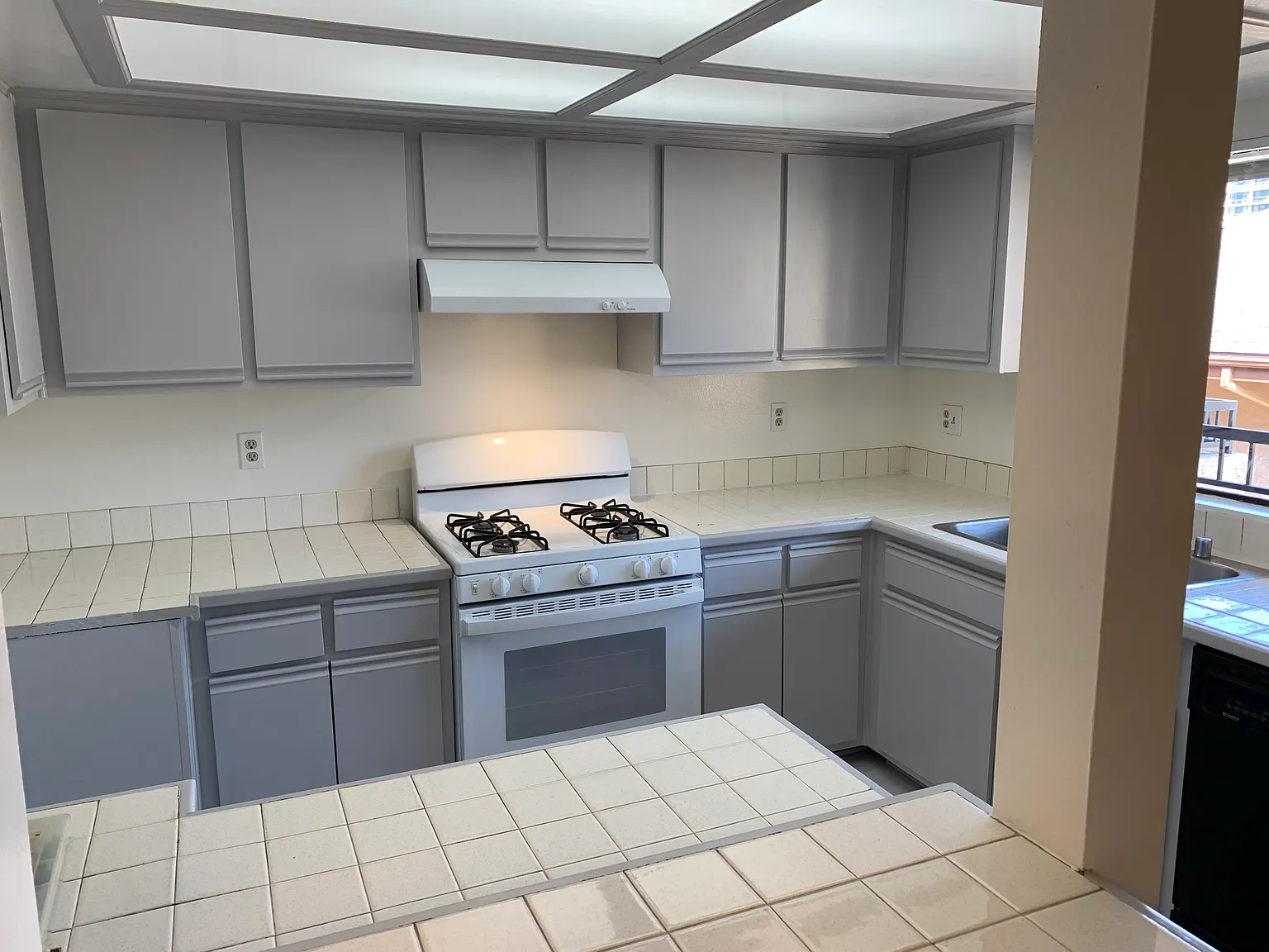 617 N Kenwood Street — Photo 2