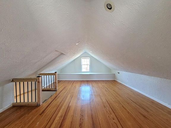 4th image of 2712 Cumberland St NW