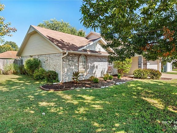 3rd image of 2811 W Sunset Dr