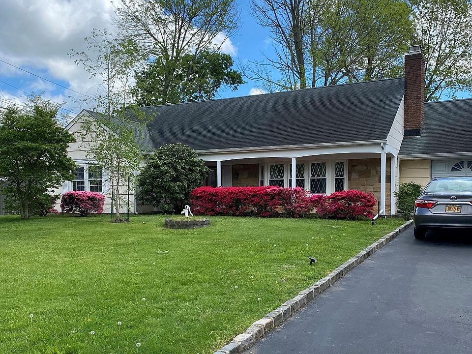 1st image of 14 Millbrook Dr