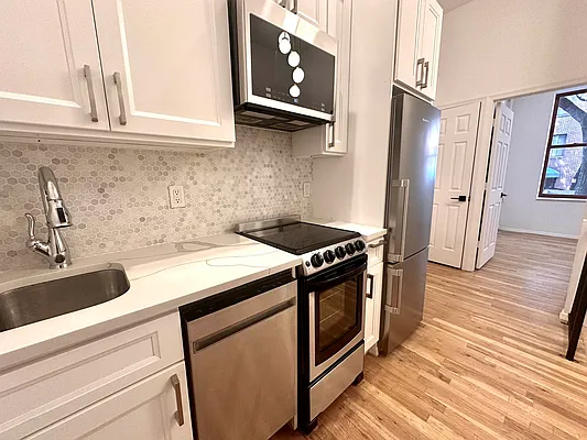 Rented by J PRESTON AND ASSOCIATES INC | media 10