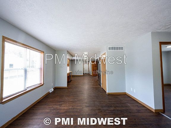 3rd image of 401 Franklin Ave