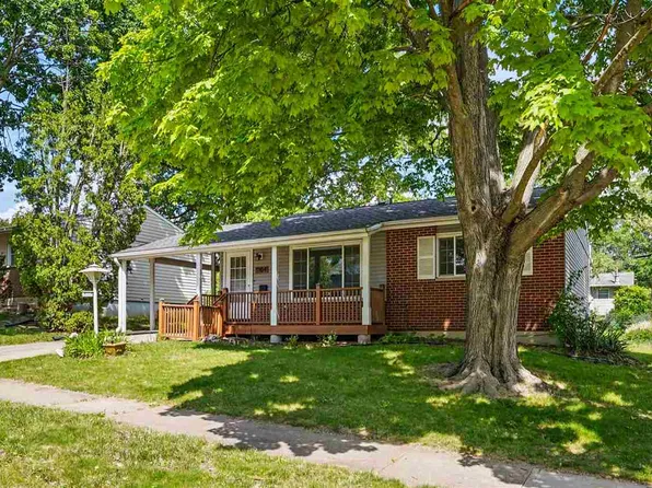1104 Carver St, Iowa City, IA 52240