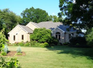 10310 Fox Bluff Ln, Spring Grove, IL 60081