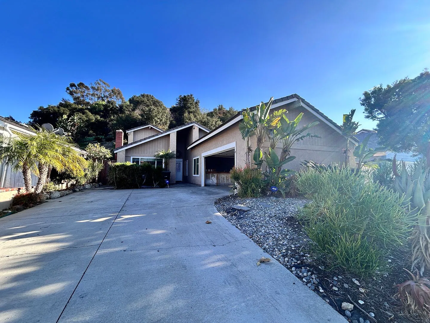 Charming 2-story home with excellent curb appeal in the heart of Lake Forest! — Photo 1