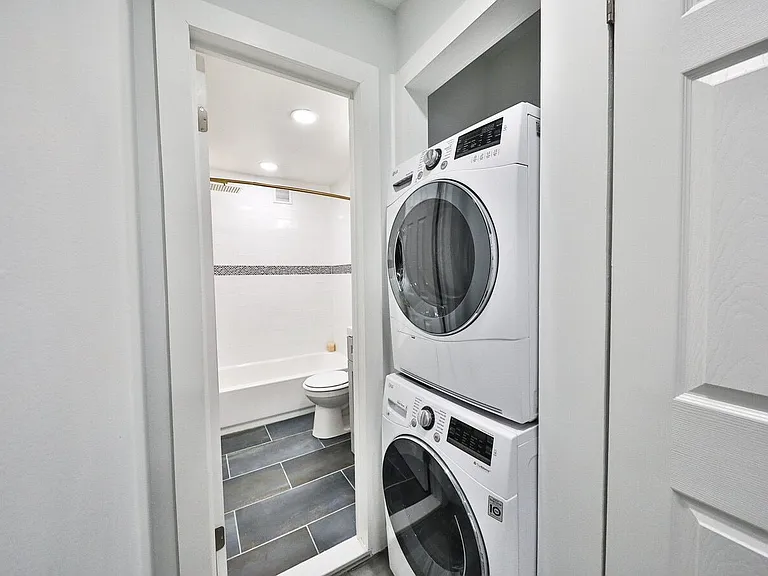 Washer/Dryer in-unit