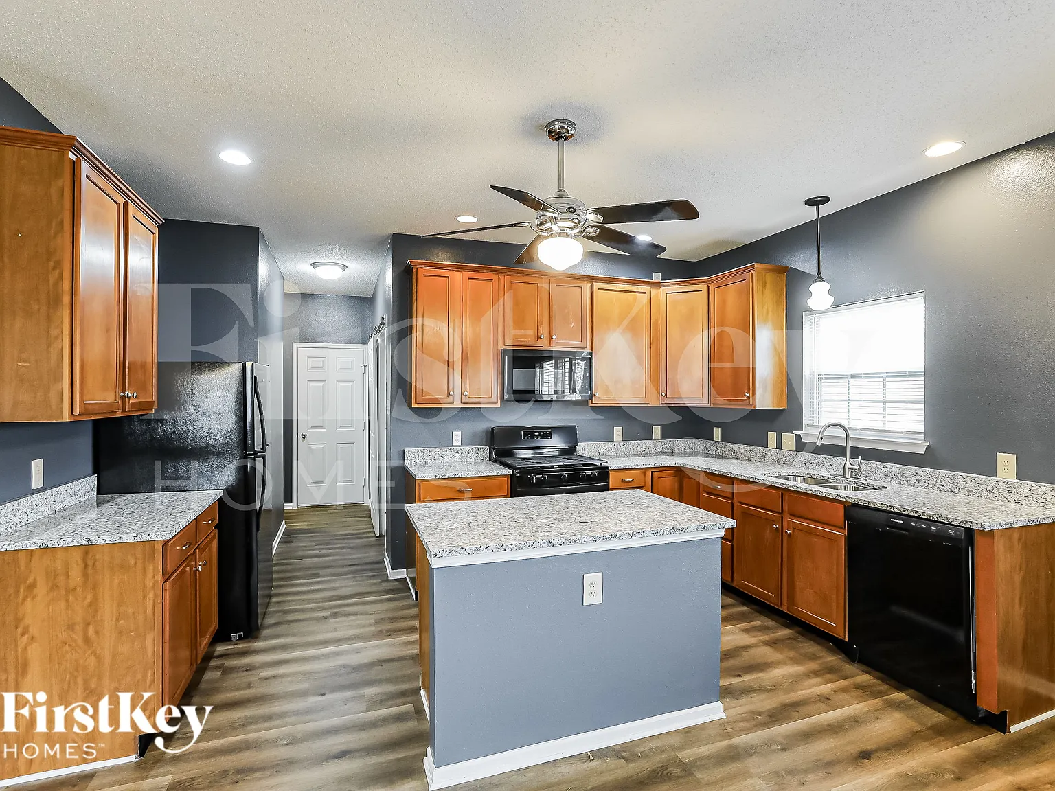 4 bed, 2.5 bath, 3213 sqft, $2,215 — Photo 4