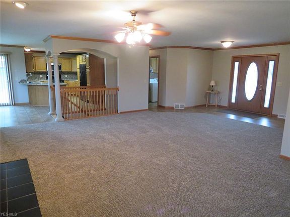 4th image of 131 Countryview Ave