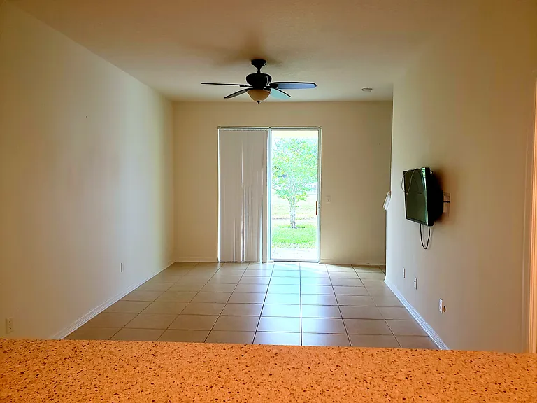 LIVING AREA WITH A BREAKFAST BAR