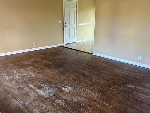 5th image of 111 Hull Dr