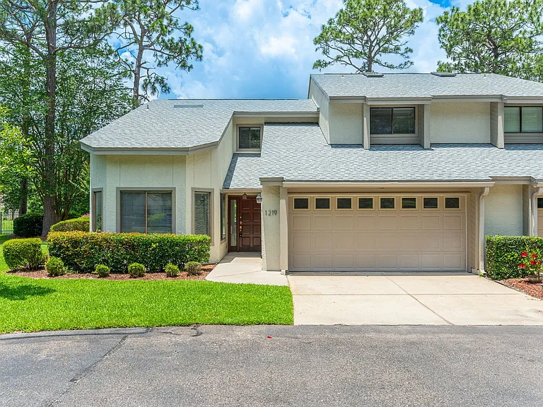 1219 Oakmont Dr — Photo 1