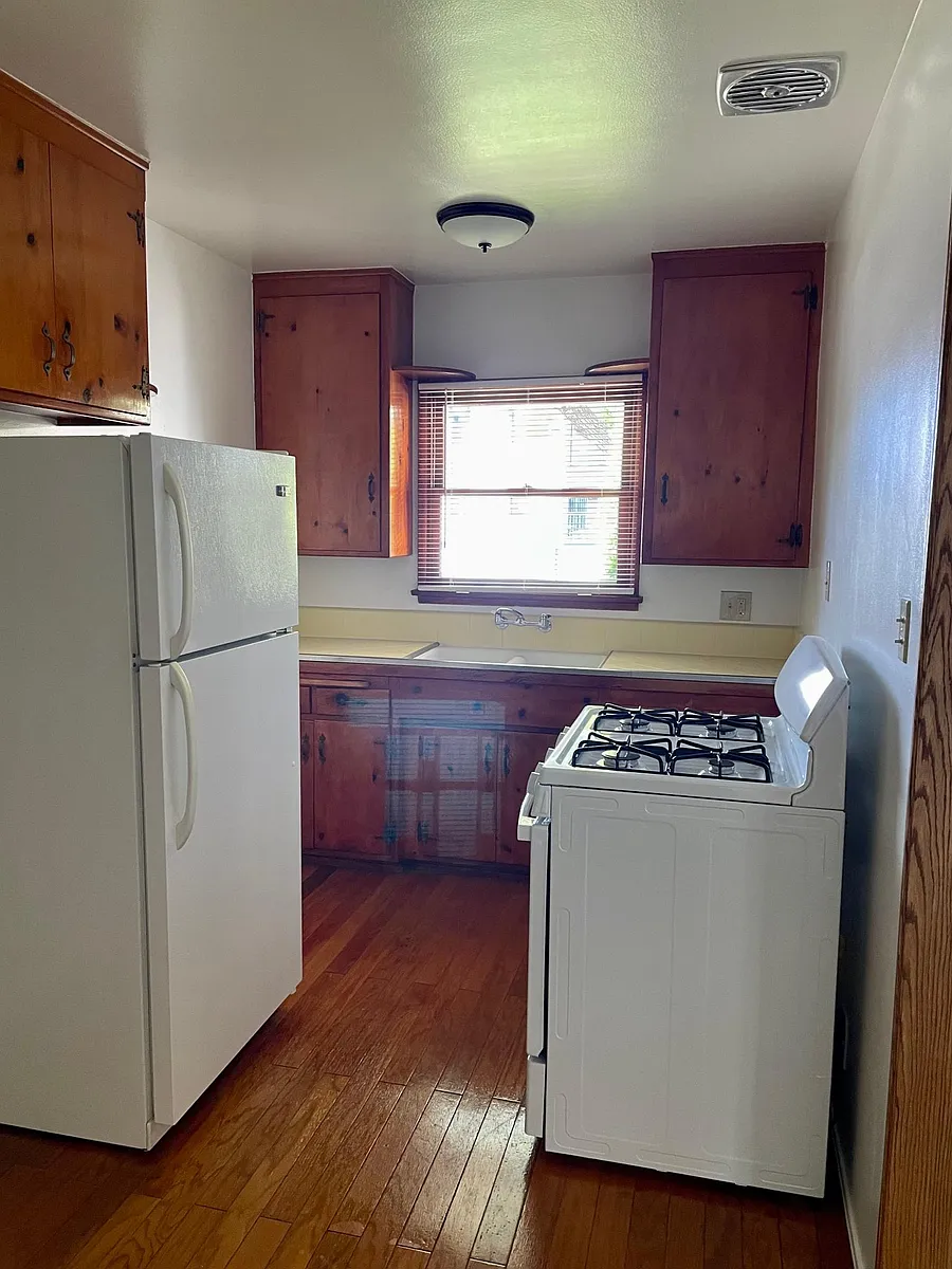 kitchen - 540 N 6th St #D