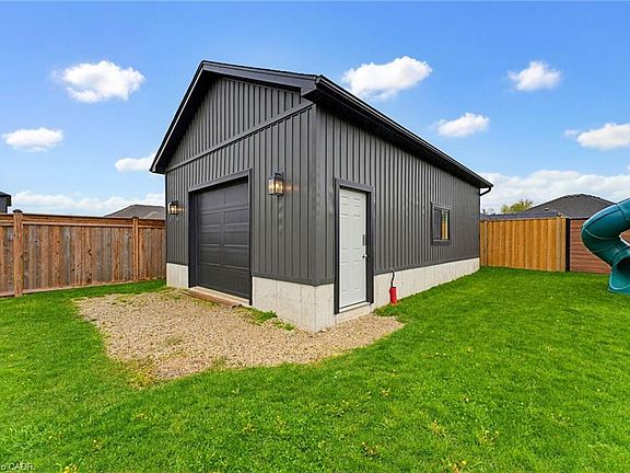 2nd image of 24 Gilmer Cres