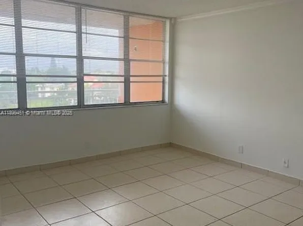 2025 NE 164th St, North Miami Beach, FL