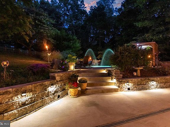 5th image of 4997 Tall Oaks Dr
