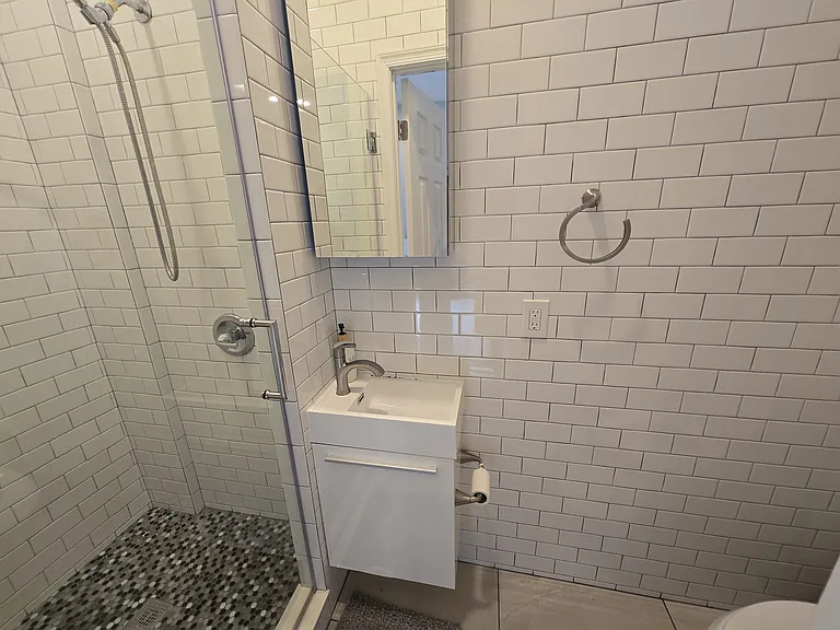 709 Pine St #202 — Photo 23