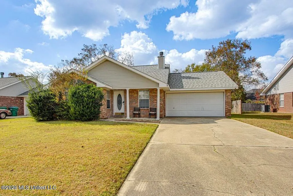 3 bed, 2.0 bath, 1354 sqft, $1,600 — Photo 1