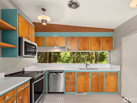 4th image of 6180 NE 185th Street
