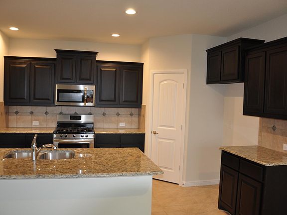 5th image of 1112 Cushing Dr
