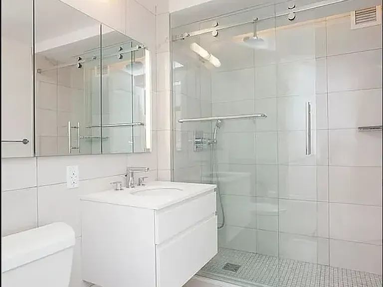 311 W 50th St #6B — Photo 10