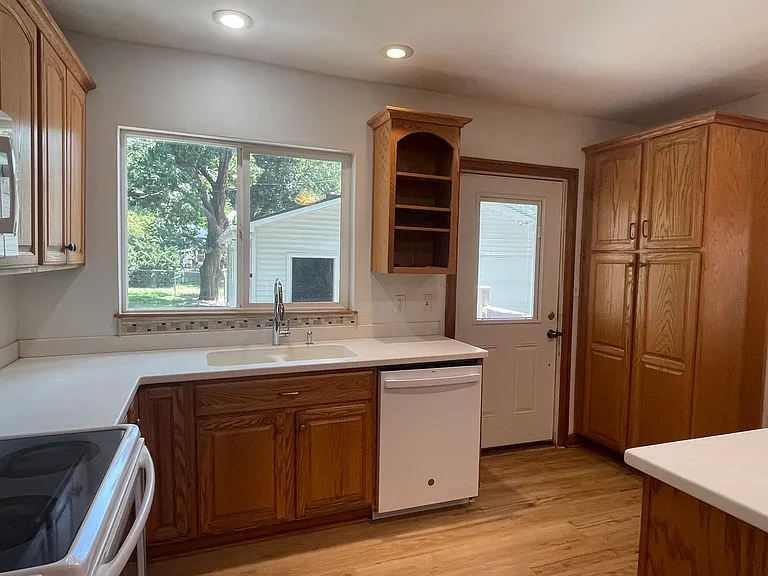 1042 N Amidon Ave — Photo 10