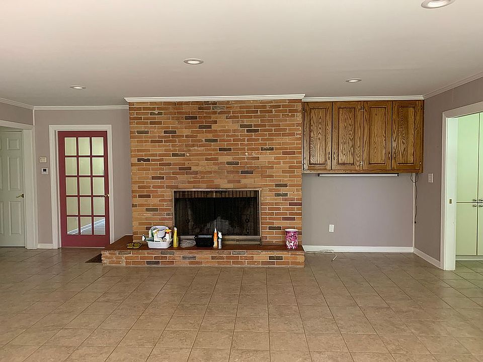 1st image of 1912 Sunset Ln