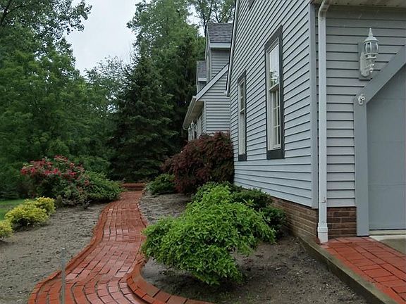CURVED SIDEWALK
