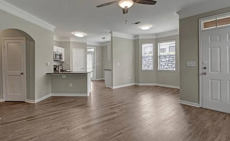 Hamptons at Woodland Pointe — Photo 5