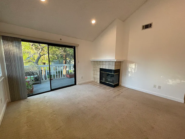 5015 Shalimar Cir — Photo 37