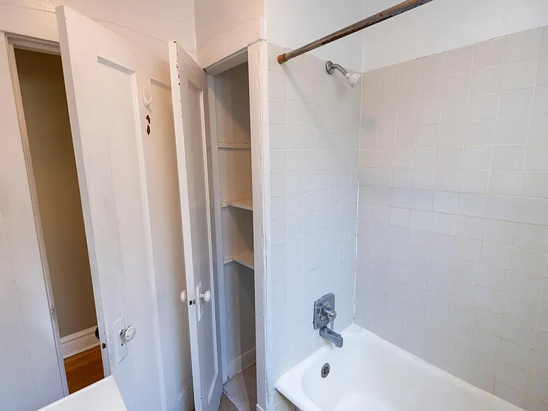 1106 W George St #2 — Photo 12