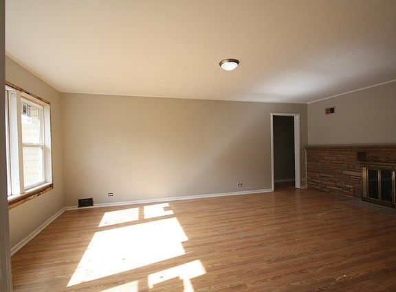 3rd image of 1520 E Forest Ave