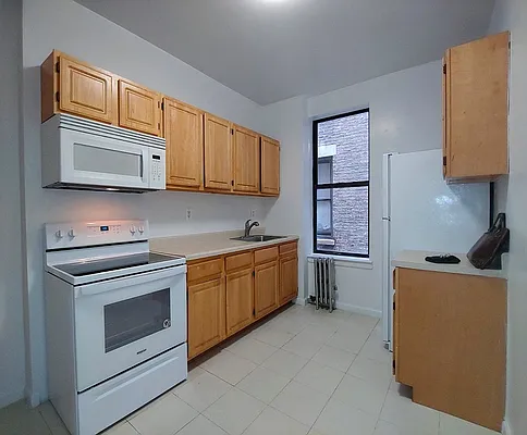 Rented by Moss Realty Company | media 25