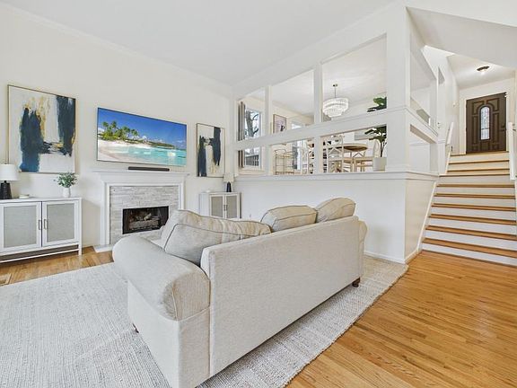 3rd image of 100 Colony Ridge Dr