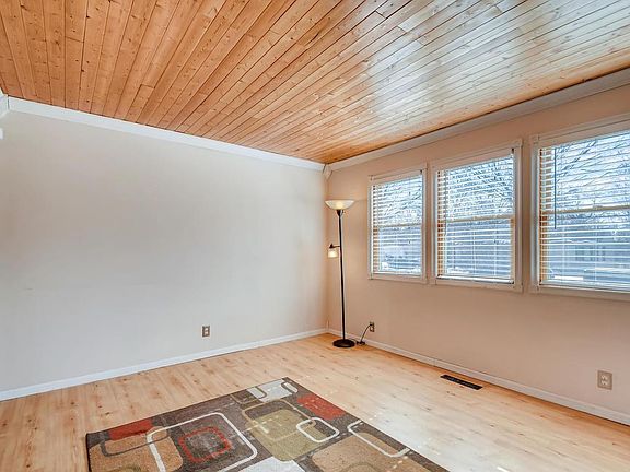 5th image of 1089 Burgess St