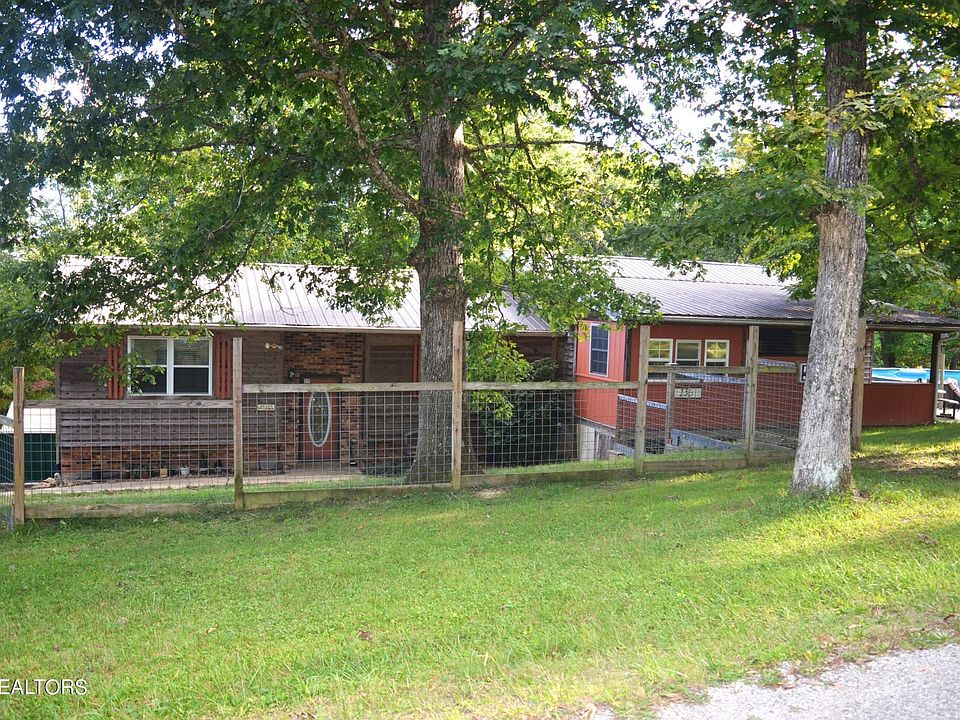 1st image of 136 Windcrest Dr