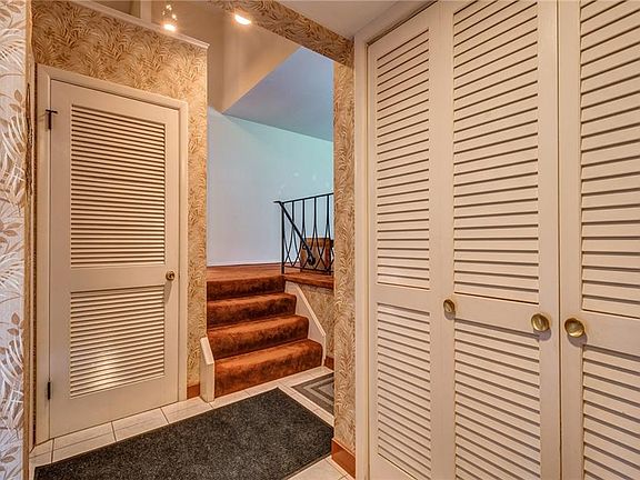 2nd image of 209 Windcrest Dr