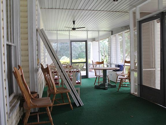 3rd image of 301 N Davis St