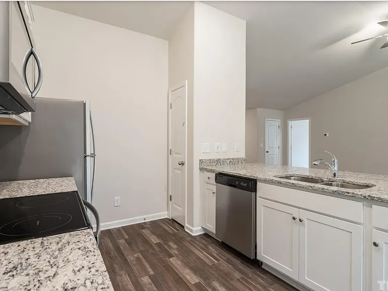 508 Turning Lake Dr — Photo 2