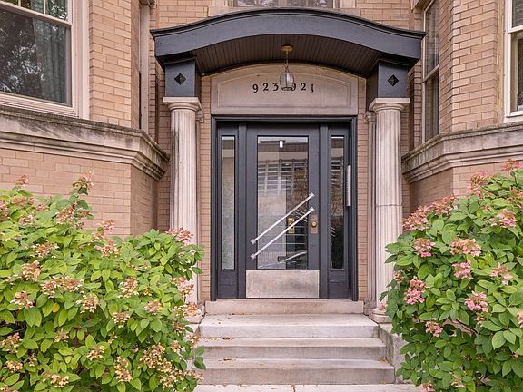 3rd image of 923 Forest Ave #2