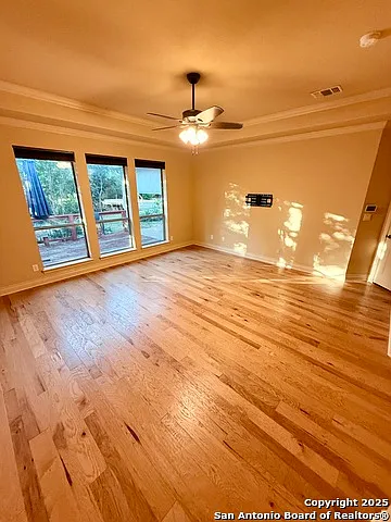 215 Evans Oak Ln — Photo 15