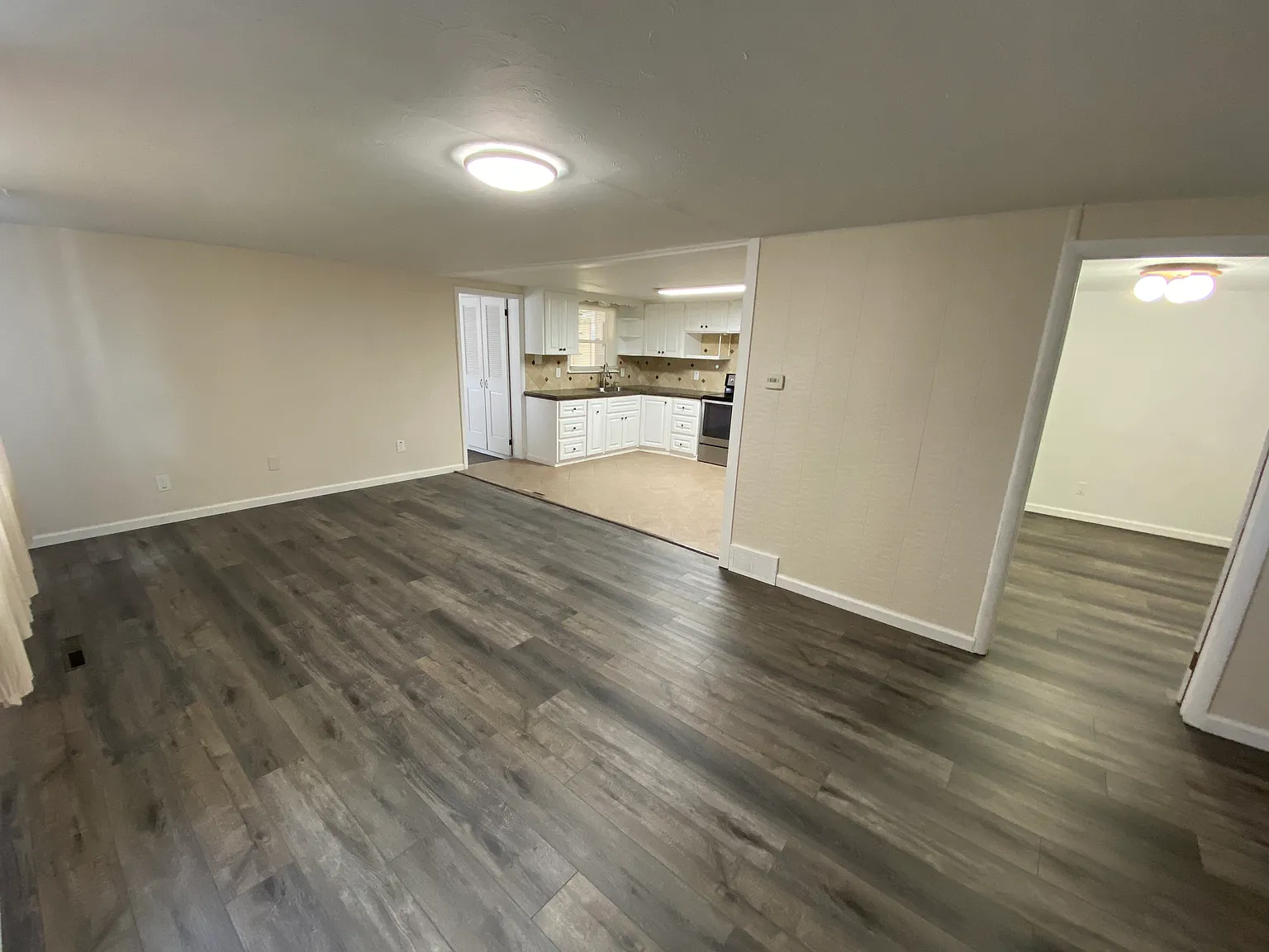3 bed, 1.0 bath, 1068 sqft, $1,460 — Photo 3
