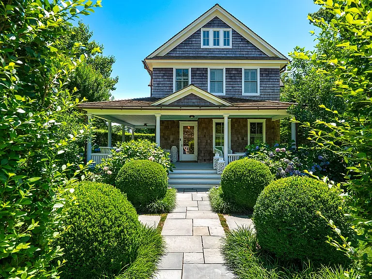 86 Pantigo Rd — Photo 3