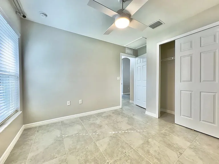 8 Linda Pl #B — Photo 12