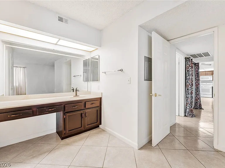1701 E Katie Ave #1 — Photo 22