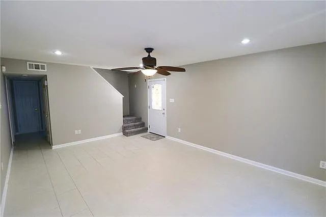 100 Peter Ln — Photo 2