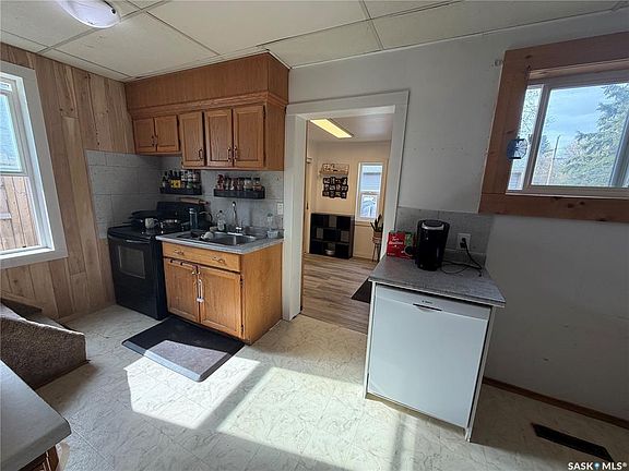 3rd image of 210 2nd AVENUE S