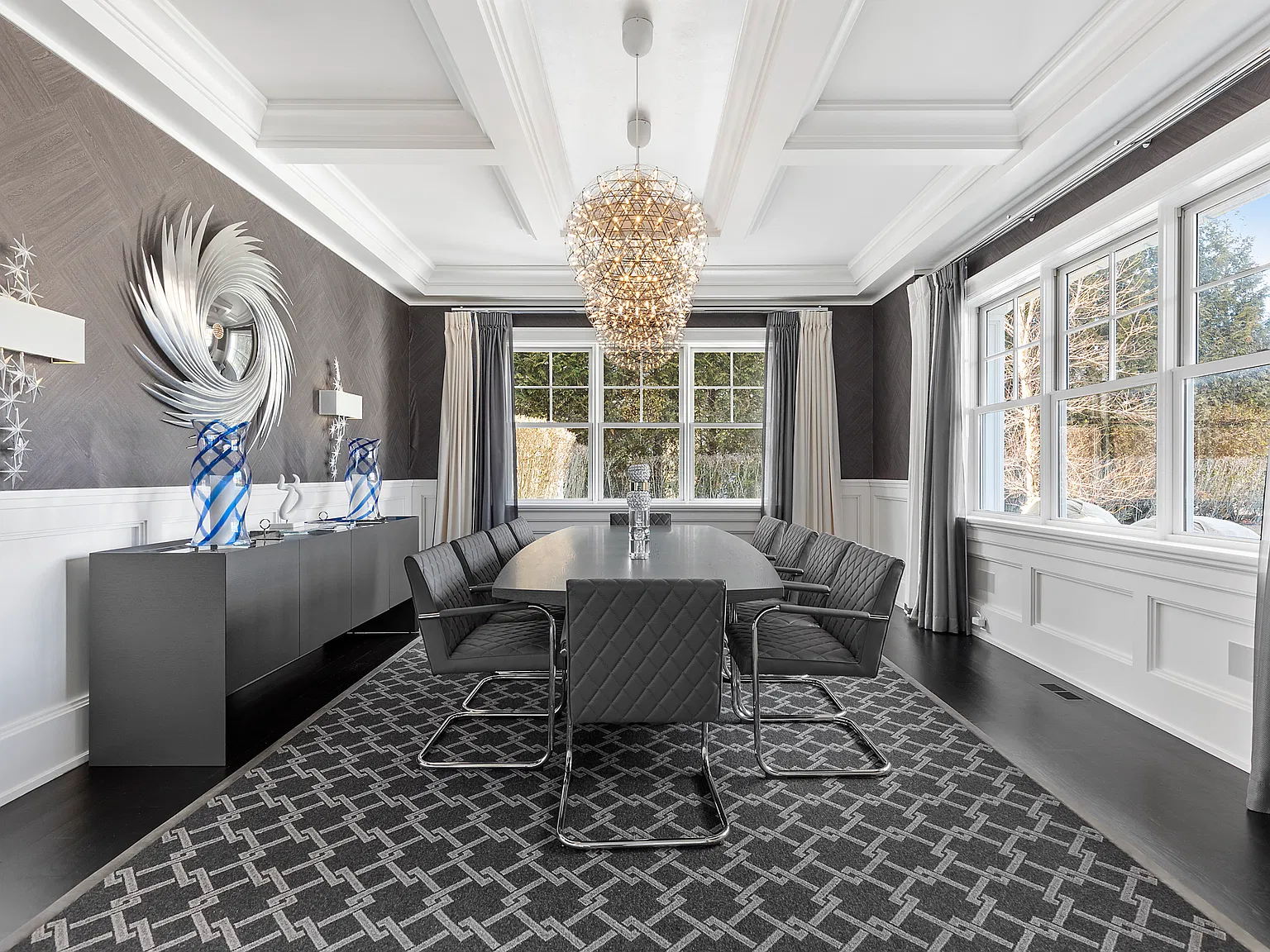 Spacious Luxury Living in Amagansett South — Photo 4