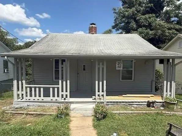 2056 Dellabrook Rd, Winston Salem, NC 27105
