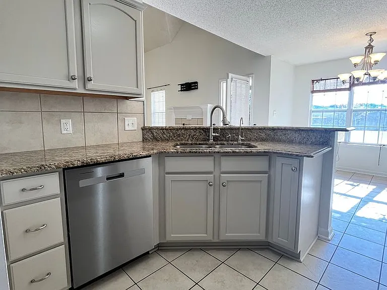 715 Sark Dr — Photo 6